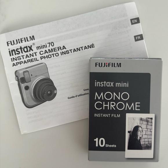 Michael Kors INSTAX BUNDLE - Camera Bag + mini70 Camera + B&W Film Pack - Picture 8 of 9